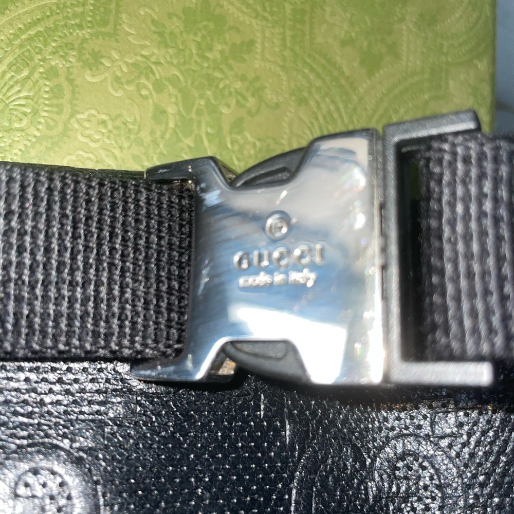 Gucci Black Embossed Leather Belt Bag - Picture 7 of 11